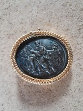 Broche ancienne Scène de