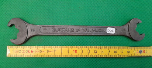 Outil ancien cle - -, plate
