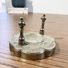 Porte-montre ancien en métal argenté, Art Nouveau, base florale gravée, fin XIXe