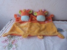 2 doudous girafe ,vache,jaune