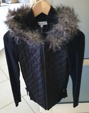 GILET NOIR CAPUCHE FOURRURE -