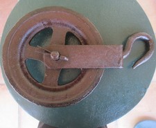 ANCIENNE POULIE - FONTE -PUIT