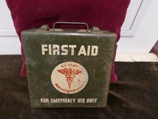 US Army First Aid,boite métal kaki,23x23,5cm,poignée rétractable