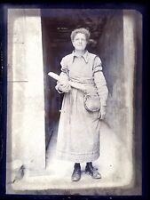 Femme à la baguette de pain