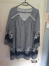 Blouse blanche et marine imprimée, marque Blanche porte, taille 46