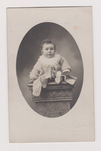 Photo bébé studio ancien