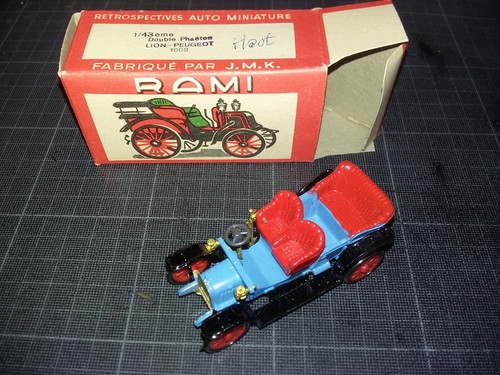 Ancienne voiture miniature - ancienne,