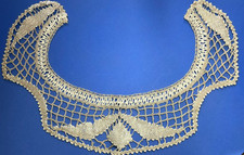 Dentelle ancienne - petit col
