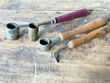  lot de 4 ancien outil de vénerie, mesure à poudre ou à plomb, chasse art pop