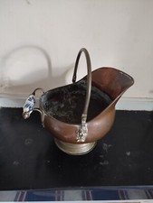 Seau à charbon ancien en métal avec poignée émaillée