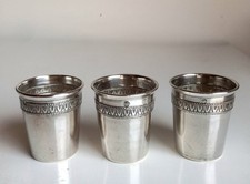 3 gobelets à liqueur argent massif Orfèvres Olier et Caron Paris 