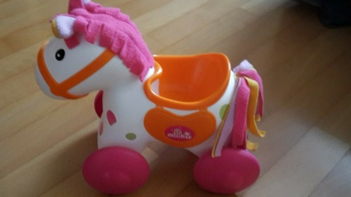 Cheval tirer roulettes - tirer, a