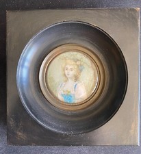 Portrait miniature ancien signé, cadre en bois noirci, "La Marquise de Breuil".