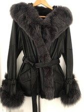 Veste en cuir , neuve, entierement doublee en lapin Rex , avec capuche doublee