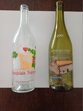 Deux Bouteilles de vin vides pour collection ou décoration