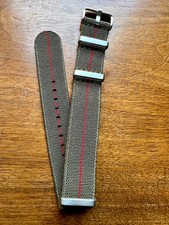 bracelet de montre en nylon vert militaire liseré rouge NATO 22mm neuf