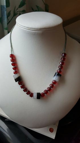 Collier agate noire - et, blanche