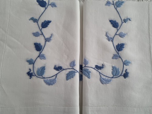 Riche drap brodé - , pur