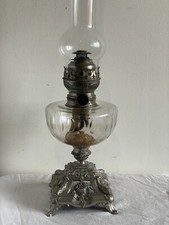 Lampe à Pétrole MATADOR 20" et son pied en étain finement décoré-verre d’origine