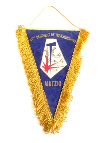 Ancien grand fanion militaire - ancien,
