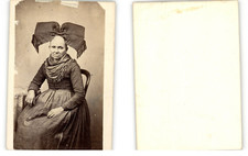 Portait de femme, coiffe alsacienne à grand nœud, Alsace Vintage albumen print C