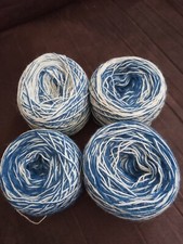 Lot de 4 Pelotes Bleues et Blanches (320g)