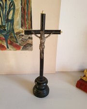 Croix Christ en bois noirci