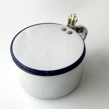 ancien petit pot avec couvercle en tôle émaillée blanche - Gamelle popote Déco