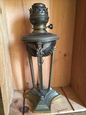 Lampe à pétrole en bronze  XIXe style empire dite athénienne cariatides ailées
