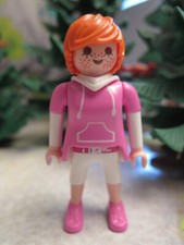 Femme rousse vie maison