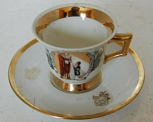 Belle tasse sous - sous,
