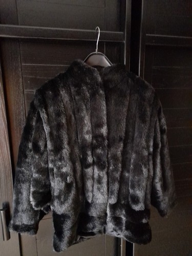 Veste fausse fourrure noire - en,