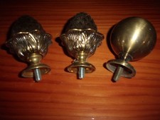 Boules d'escalier en Laiton Forme Pomme de Pin à visser TBE