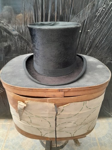 Boite chapeau - à,
