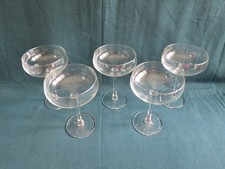 5 anciennes coupes à champagne en verre