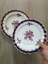 Lot 2 assiettes porcelaine