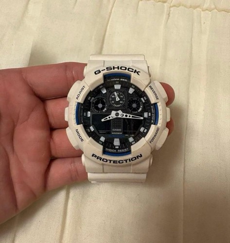 Montre numérique blanche