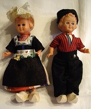 COUPLE de POUPEES FOLKLORIQUES