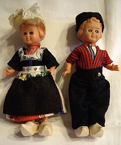Couple poupees folkloriques - de,