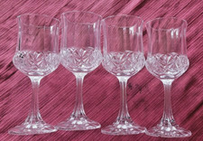 4 VERRES A PIED CRISTAL D'ARC BEAU RELIEF ANNEE 1987