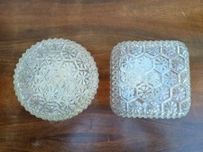 Paire de globes de plafonnier ou applique en verre moulé années 70