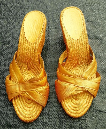 Grosses sandales dorées - , à
