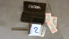 2/ Ancien rasoir mécanique GILLETTE USA dans sa boîte