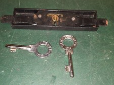 Serrure en applique pour