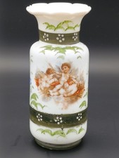 Vase OPALIN à décor peint de PUTTI CHÉRUBINS & FLEURS col en COROLLE