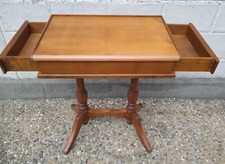 Jolie coiffeuse en merisier avec 2 tiroirs latéraux - TBE - Ht.73cm