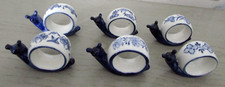Ensemble de 6 ronds de serviettes forme d'escargots porcelaine bleue & blanche
