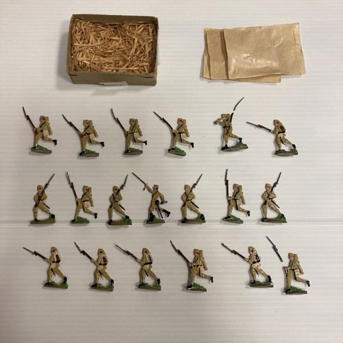 Jouet ancien figurines - , plats