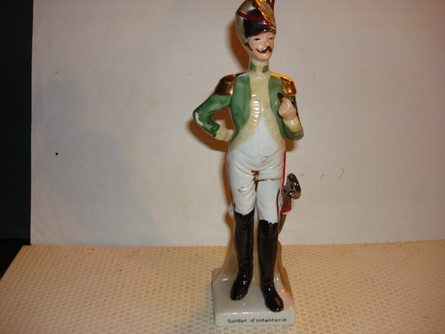 Statuette porcelaine soldat - statuette, en