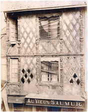 France, Saumur, façade de maison typique, magasin ''au vieux Saumur&#0